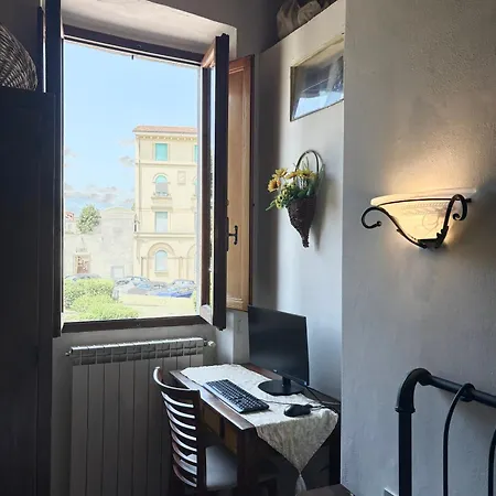 Casa Baldecchi - - 3 Bed 2 Bath Apartment *